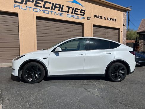Used 2021 Tesla Model Y Long Range AWD/4WD image 3