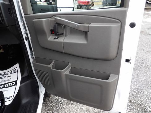 Used 2021 GMC Savana 3500 Extended w/ Power Convenience Package image 25