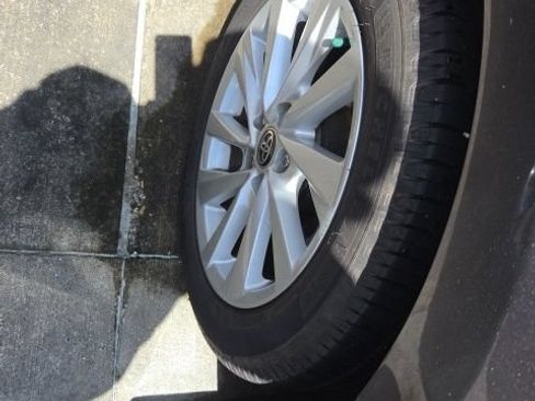 Used 2021 Toyota Camry LE FWD image 10