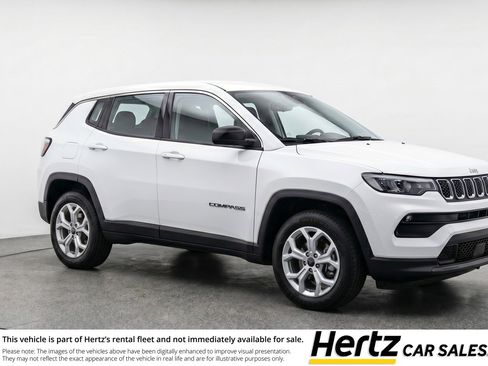 Used 2025 Jeep Compass Latitude AWD/4WD image 1