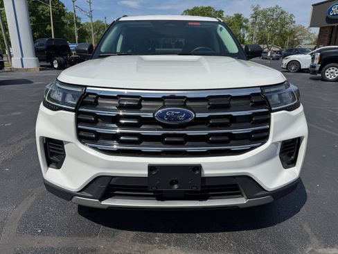 Used 2025 Ford Explorer Active RWD image 2