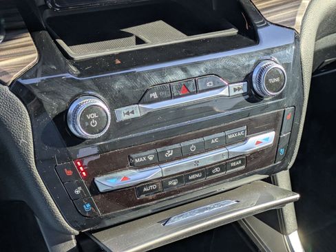 Used 2021 Ford Explorer Limited w/ Equipment Group 301A image 23