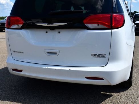 Used 2023 Chrysler Voyager LX FWD image 9