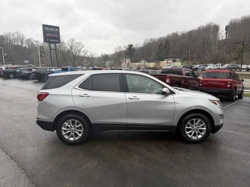 Used 2021 Chevrolet Equinox LT image 2
