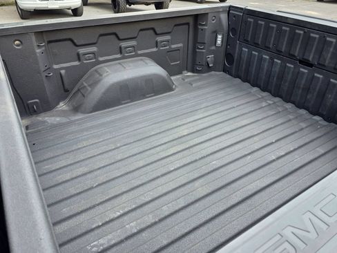 Used 2023 GMC Sierra 1500 AT4 w/ Technology Package AWD/4WD image 32