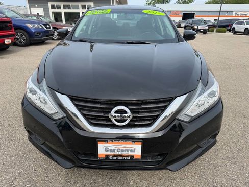 Used 2017 Nissan Altima 2.5 SL w/ Moonroof Package FWD image 8