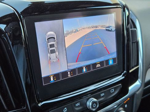Used 2023 Chevrolet Traverse Premier image 36