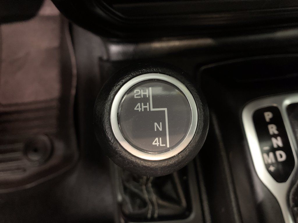 Used 2021 Jeep Wrangler Unlimited Sahara w/ Uconnect 4C Nav & Sound Group AWD/4WD image 25