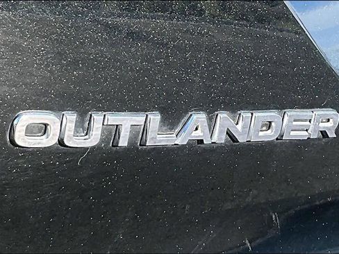 Used 2023 Mitsubishi Outlander ES image 9