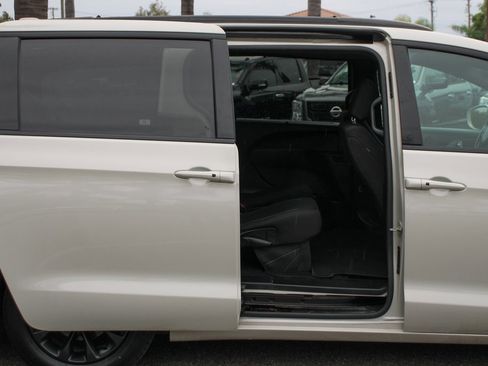 Used 2021 Chrysler Pacifica Touring w/ S Appearance Package image 41