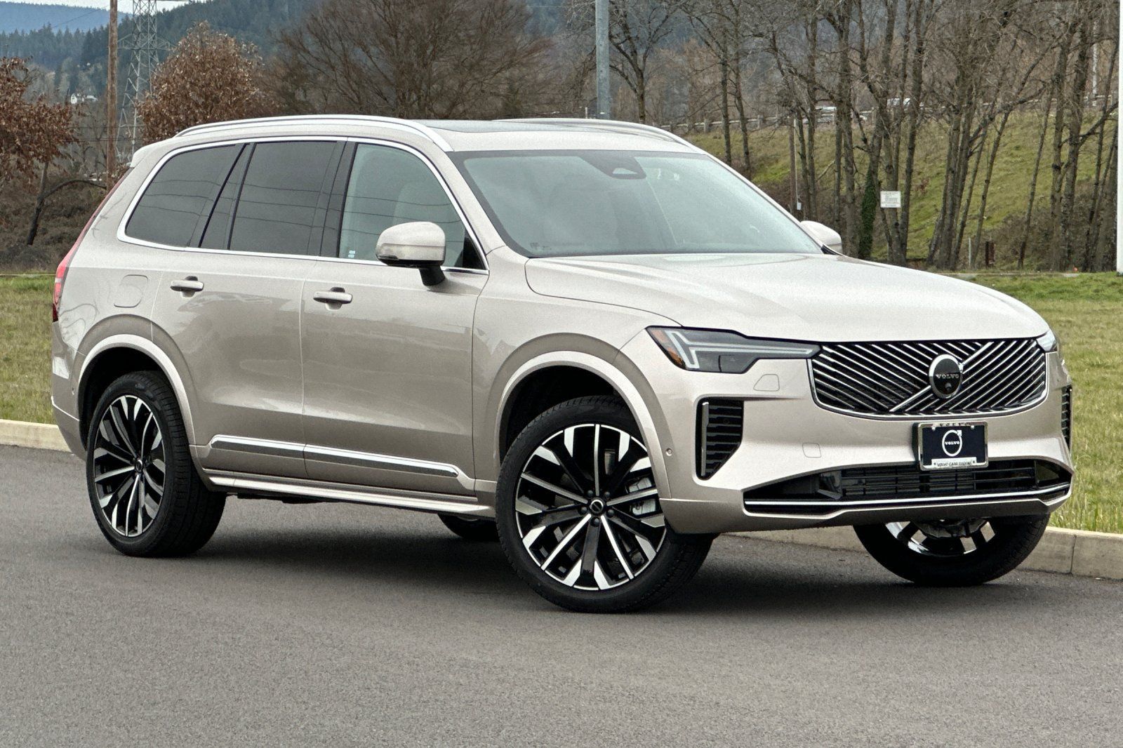 New 2026 Volvo XC90 T8 Plus w/ Protection Package Premier AWD/4WD image 1