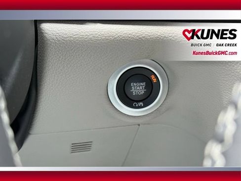 Used 2024 Chrysler Pacifica Limited FWD image 42