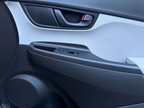 Used 2022 Hyundai Kona SE image 23