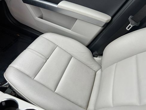 Used 2011 Mercedes-Benz GLK 350 4MATIC image 30