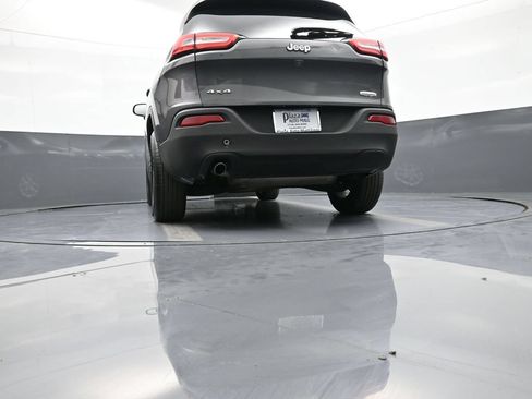 Used 2015 Jeep Cherokee Latitude AWD/4WD image 29