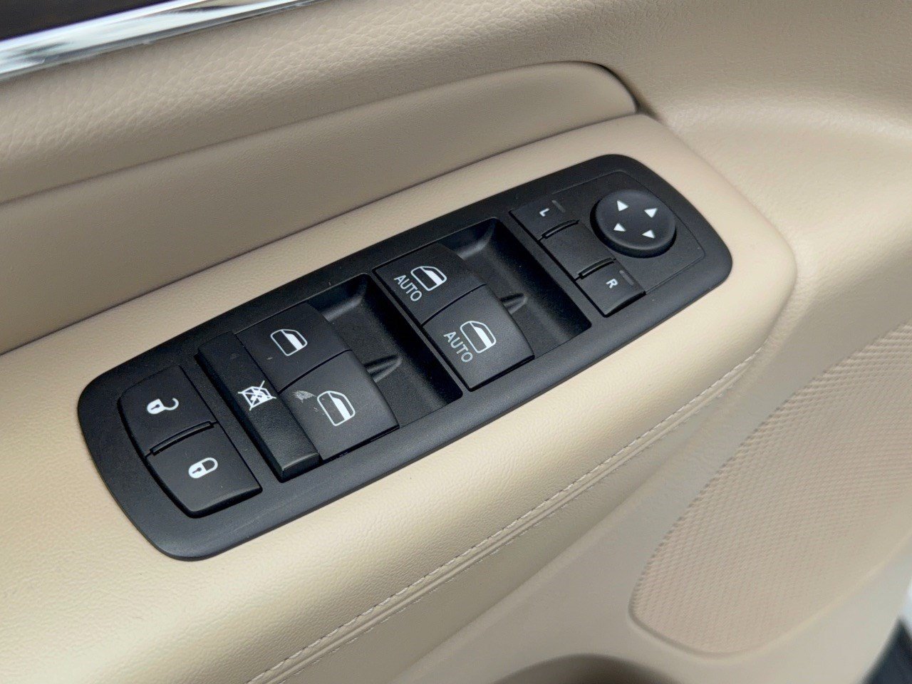 Used 2014 Jeep Grand Cherokee Limited RWD image 15
