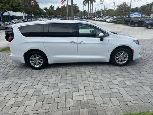 Used 2023 Chrysler Voyager LX FWD image 14