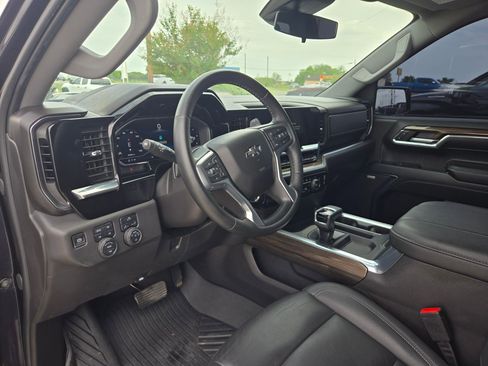 Used 2024 Chevrolet Silverado 1500 LT Trail Boss w/ Convenience Package II image 11