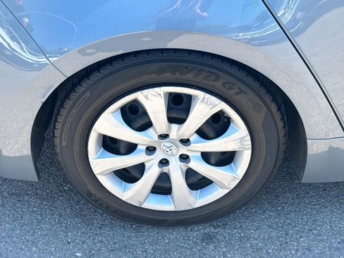 Used 2022 Toyota Corolla LE FWD image 40