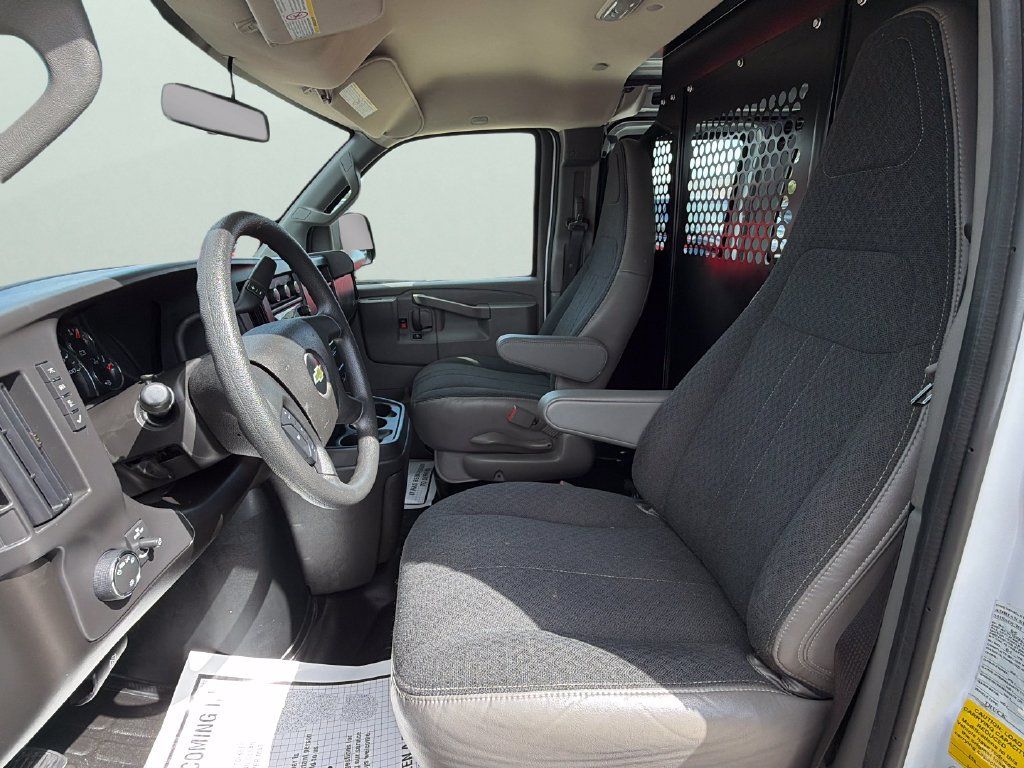 Used 2025 Chevrolet Express 2500 w/ Driver Convenience Package RWD image 17