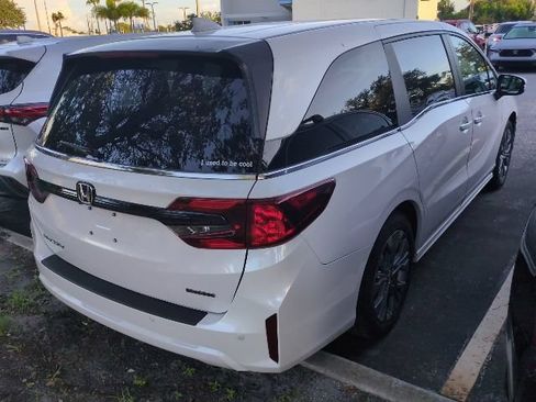 Used 2026 Honda Odyssey Touring image 2