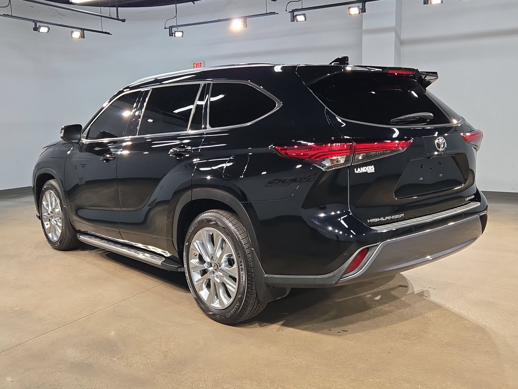 Used 2022 Toyota Highlander Limited FWD image 5
