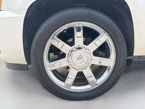 Used 2011 Cadillac Escalade ESV Premium RWD image 38