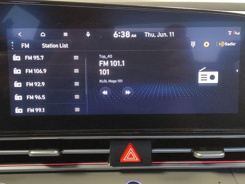Used 2025 Hyundai Elantra SEL FWD image 25
