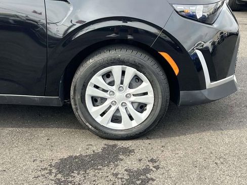 Used 2023 Kia Soul LX image 7