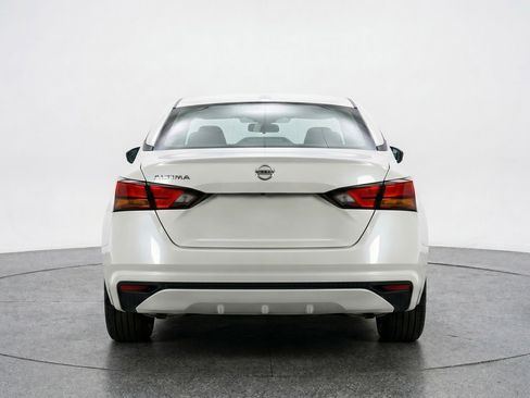 Used 2025 Nissan Altima 2.5 SV FWD image 7