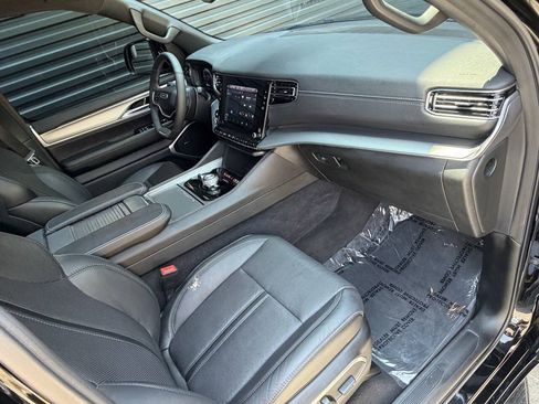 Used 2024 Jeep Wagoneer L Series II AWD/4WD image 26