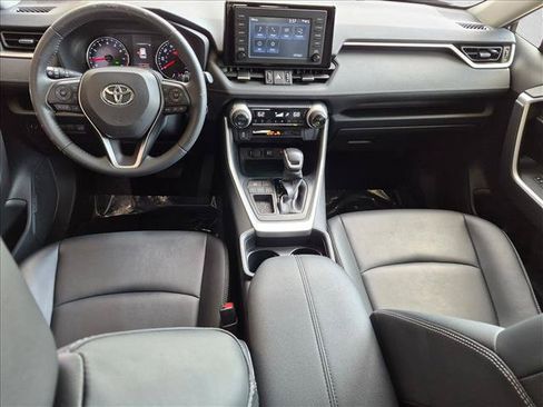 Used 2019 Toyota RAV4 XLE Premium FWD image 17