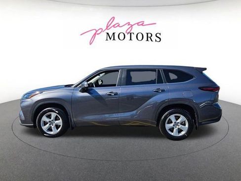 Used 2024 Toyota Highlander LE AWD/4WD image 8