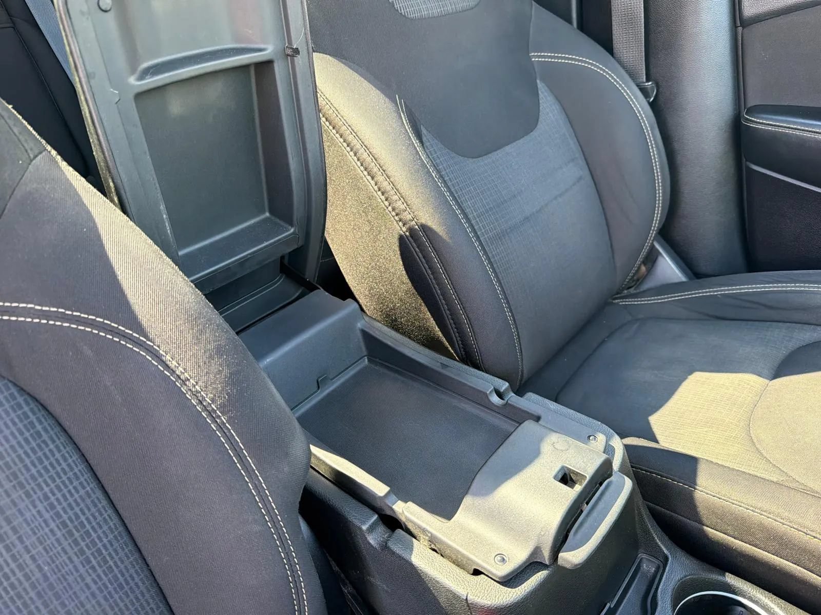 Used 2015 Jeep Cherokee Latitude w/ Comfort/Convenience Group FWD image 28