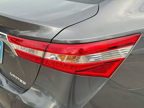 Used 2013 Toyota Avalon Limited w/ Technology Pkg FWD image 33