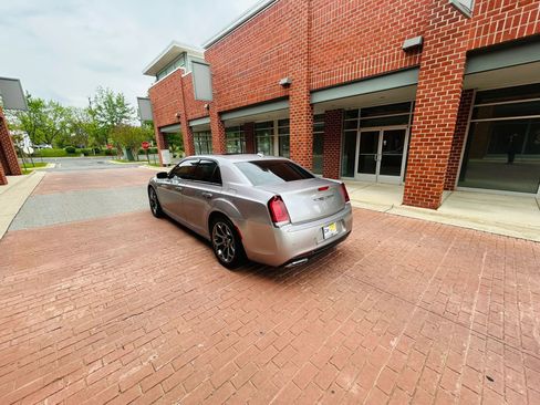 Used 2018 Chrysler 300 S w/ Safetytec Plus Group RWD image 4