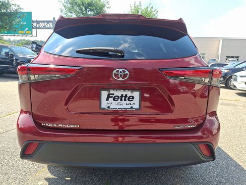Used 2022 Toyota Highlander XLE image 5