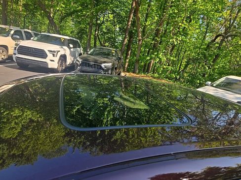 Used 2011 Toyota Avalon Limited image 2