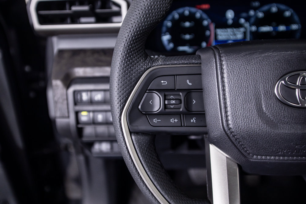 Used 2025 Toyota Tacoma Limited AWD/4WD image 39