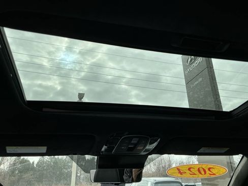 Used 2024 Hyundai Palisade Calligraphy image 9