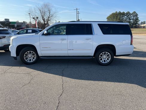 Used 2019 GMC Yukon XL SLT image 2