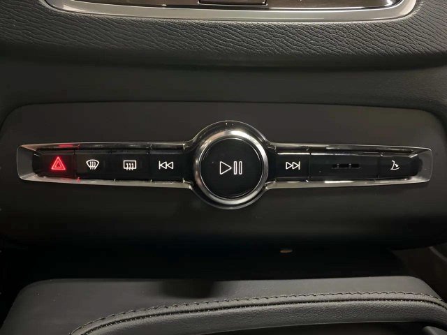 Used 2025 Volvo XC90 B5 Core AWD/4WD image 81