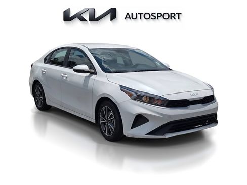 Certified 2024 Kia Forte LXS w/ LXS Technology Package FWD image 3
