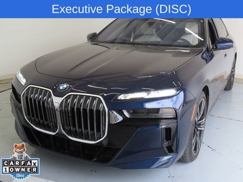 Used 2023 BMW 760i xDrive w/ Executive Package image 9