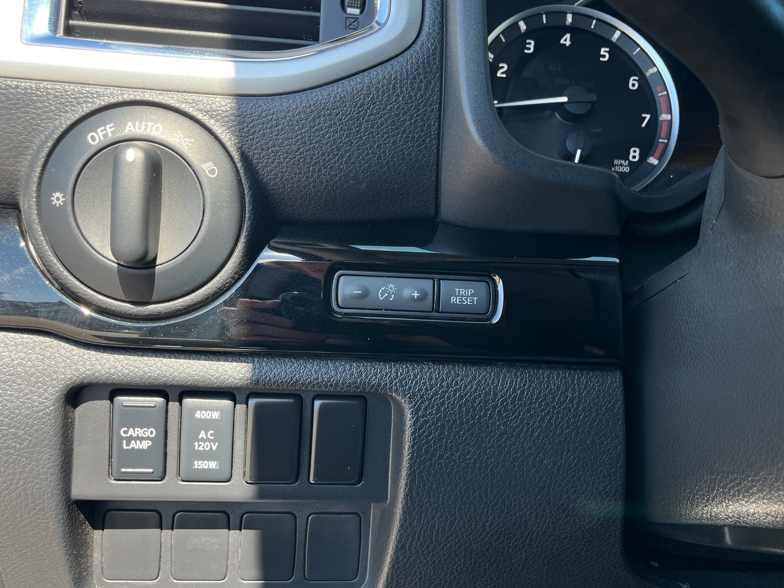 Used 2020 Nissan Titan SV w/ SV Convenience Package RWD image 28