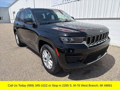 Used 2023 Jeep Grand Cherokee Laredo w/ Luxury Tech Group I AWD/4WD image 3