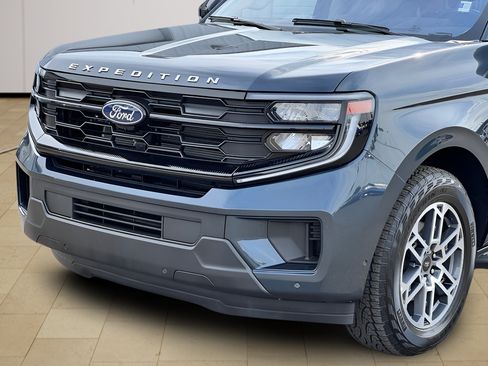 Used 2025 Ford Expedition Active AWD/4WD image 43