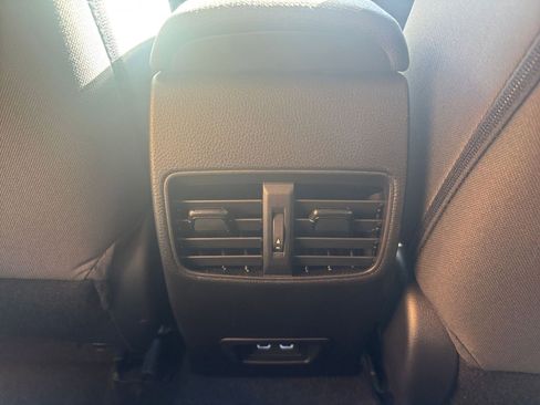 Used 2025 Toyota Corolla Cross LE image 23