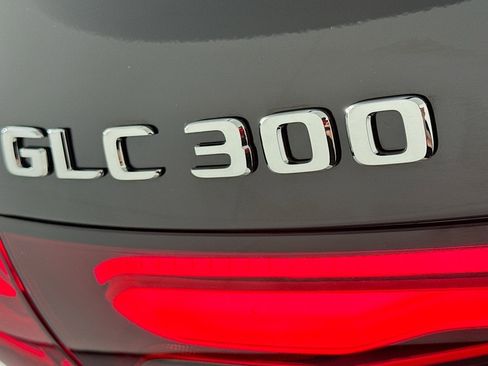 Used 2026 Mercedes-Benz GLC 300 image 9