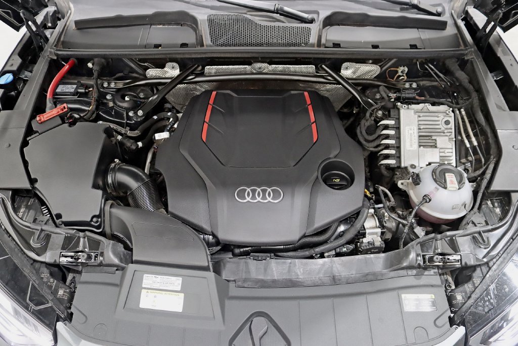 Used 2024 Audi SQ5 Premium w/ 21" Wheel Package AWD/4WD image 32